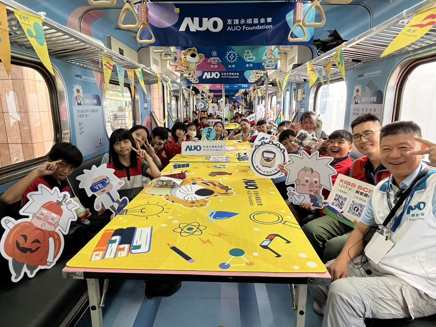 人生就是博永續基金會參與「臺灣科普環島列車」，設計基礎科學車廂課程，以「淨零碳排和永續能源」為主題，讓學生透過創意實驗認識淨零知識，以及思考生活中的減碳行為